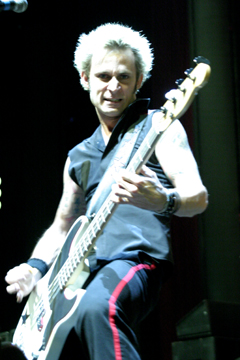 Mike meilleur bassiste que chanteur (lol)